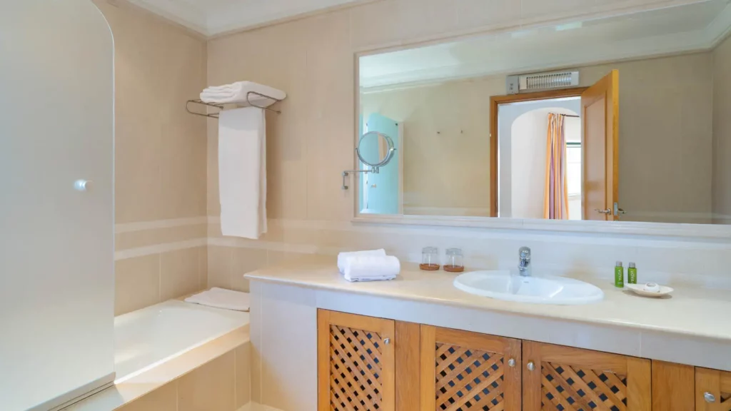 Martinhal Quinta 3-bedroom Luxury Villa Bathroom